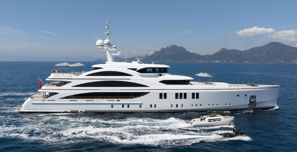 207-foot Benetti Soundwave