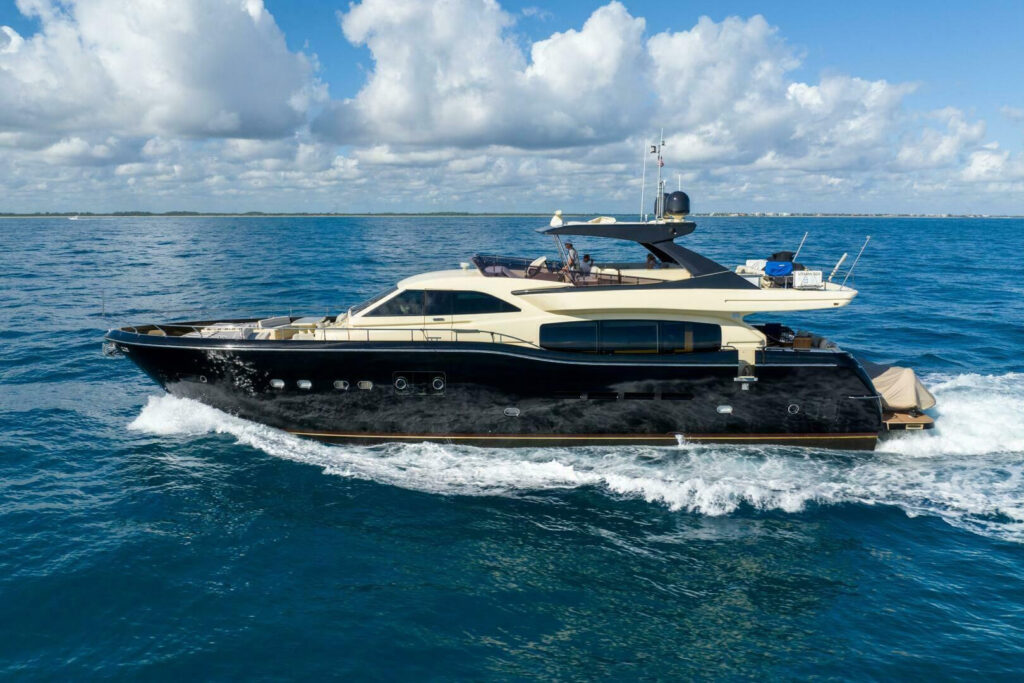 2010 Ferretti Altura 840