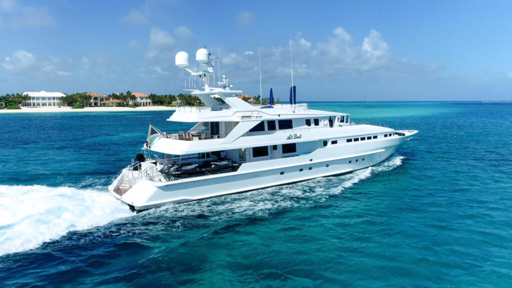 144-foot Heesen tri-deck