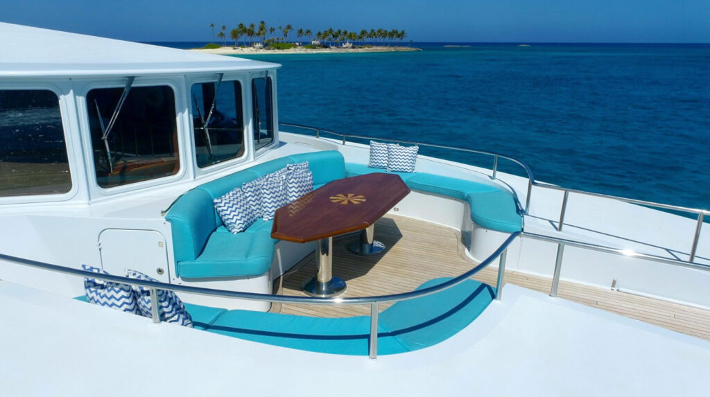 144-foot Heesen tri-deck