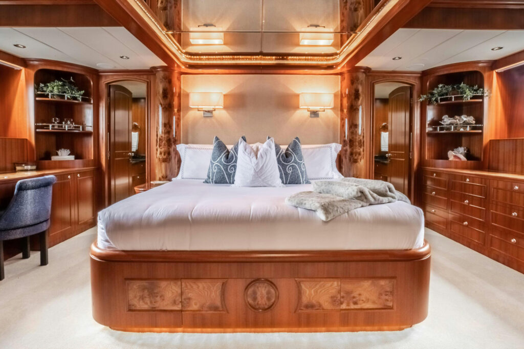 Horizon Yachts 94 Widebody Bad Daddy